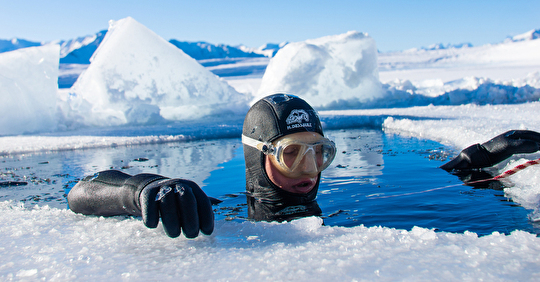 Immersion apnée sous la glace